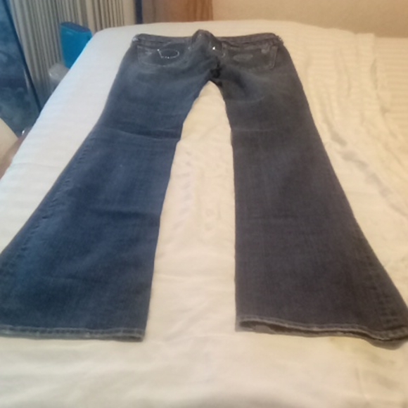 Clothes - Picture 2 of 5